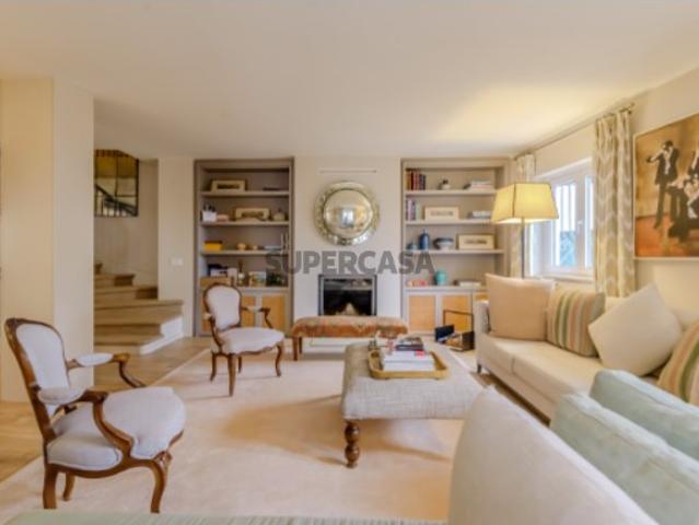 Apartamento T5 + 1 no coração da Lapa