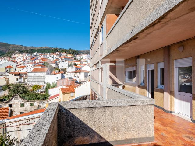 Apartamento T5 Totalmente Remodelado para Arrendamento no Centro Histórico da Covilhã