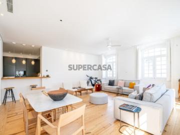 Apartamento T5 transformado em T3, remodelado, com 3 Suítes, na Rua de São Julião, em Lisboa