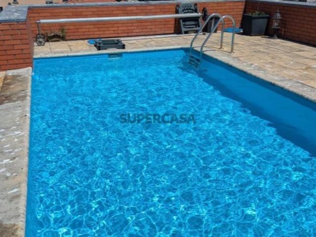Apartamento T5 triplex de 3 frentes com piscina ao colégio luso francês