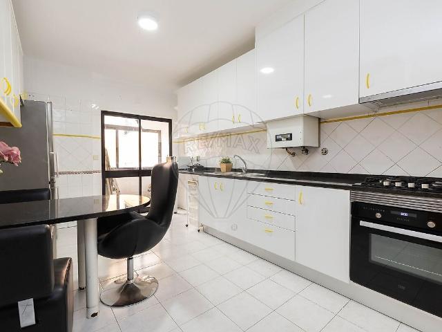 Apartamento T5 à venda em Algueirão Mem Martins, Sintra RE/MAX Portugal