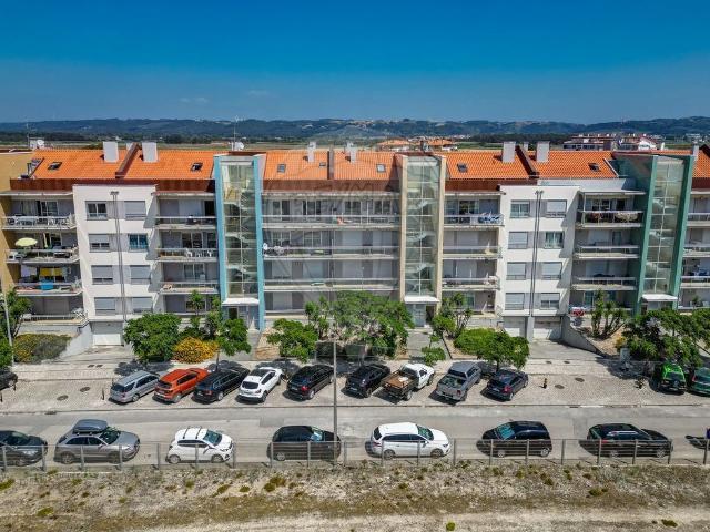 Apartamento T5 à venda em Săo Martinho do Porto