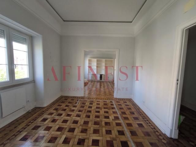 APARTAMENTO T5 AVENIDAS NOVAS