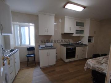 Apartamento T5 com 114 m² em Guarda, perto de serviços essenciais