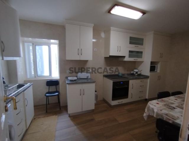 Apartamento T5 com 114 m² em Guarda, perto de serviços essenciais