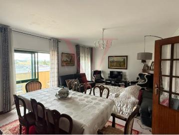 Apartamento Duplex T5 no Centro das Caldas das Taipas