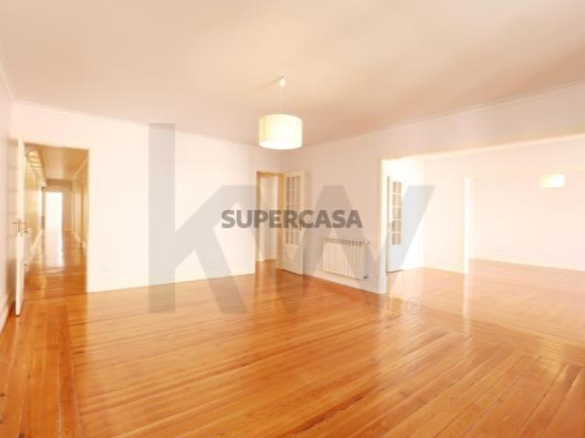 Apartamento T5 com 246 m² na Avenida Visconde de Valmor | Avenidas Novas