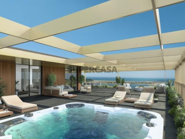 Apartamento T5 com área exterior. junto à Marina Do Douro