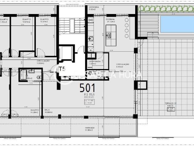 Apartamento T5 com garagem e arrecadação no centro de Lagoa Algarve