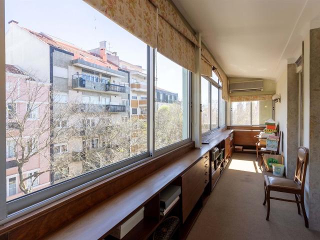 Apartamento T4+1 com garagem e arrecadação na Estrela, Lisbo. 172m² Estrela