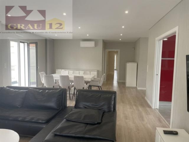 Apartamento T5 com garagem e terraço à venda em Sacavém