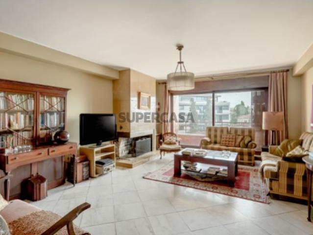 Apartamento T5 com garagem na Avenida da Boavista, Porto