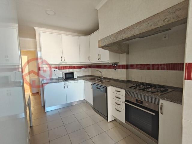 Apartamento T5 com terraço e duas varandas no Arreiro