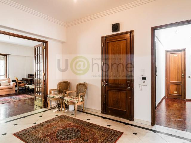 Apartamento T5 com terraço e garagem na Avenida do Brasil 160m² Alvalade