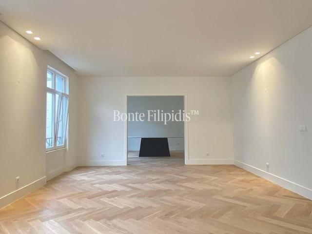 Apartamento T5 com Terraço e varanda próximo da Av. da Liberdade
