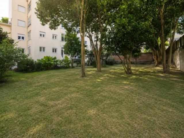 Apartamento T5 com Varanda, estacionamento, Jardim, Alvalade