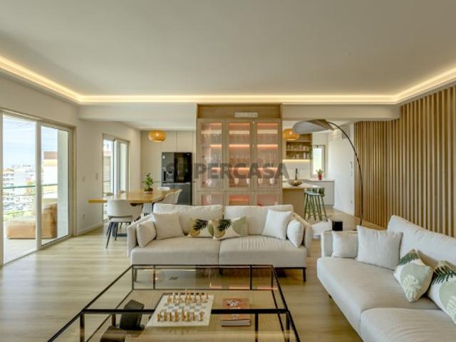 Apartamento T5 com vista mar no Estoril, Cascais