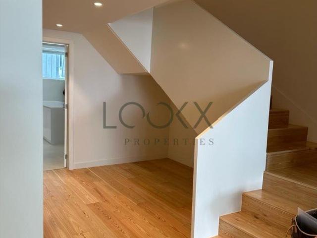 Apartamento T5 duplex com garagem em condomínio privativo 0m² Santo António