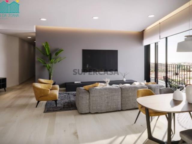 Apartamento T5 Duplex com Lugares de Garagem em Aveiro