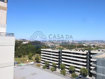 Apartamento T5 duplex, A.C estacionamento 4 carros, 2 arrumos, ao El Corte Inglés, Gaia