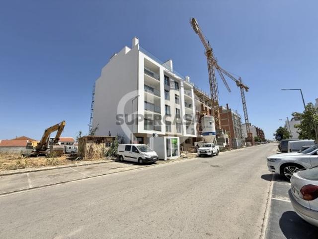 Apartamento T5 Duplex em Construção | Rua Coronel Melo Antunes, Montijo