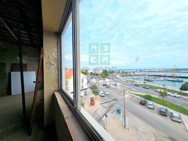 Apartamento T5 duplex, frente marina, na Figueira da Foz