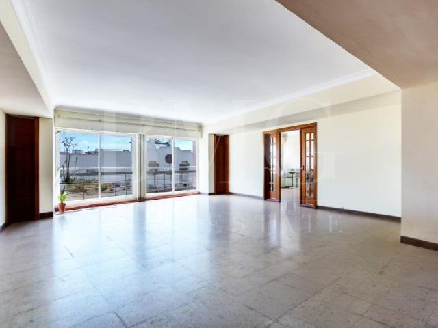 Apartamento T5 em Telheiras