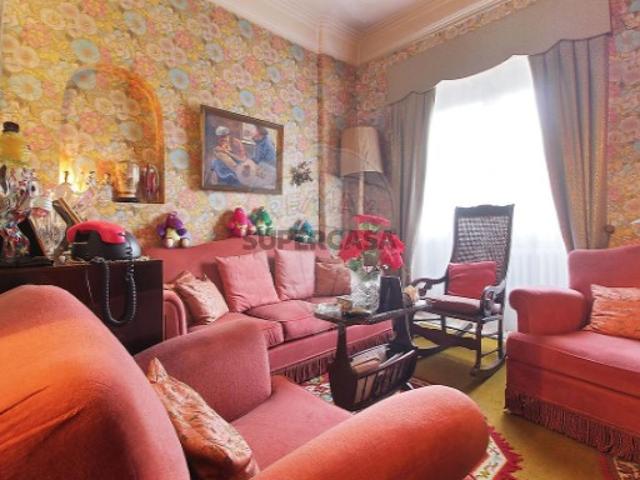 Apartamento T5 em Alvalade