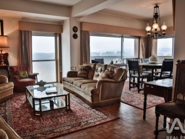 Apartamento T5 em Coimbra de 177,4 m²