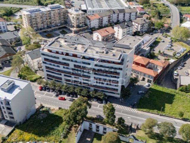 Apartamento T5 em Ferreiros e Gondizalves