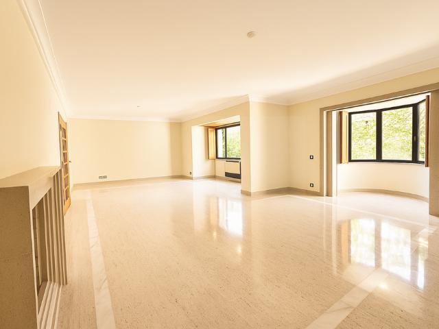 Apartamento T5 em Lisboa