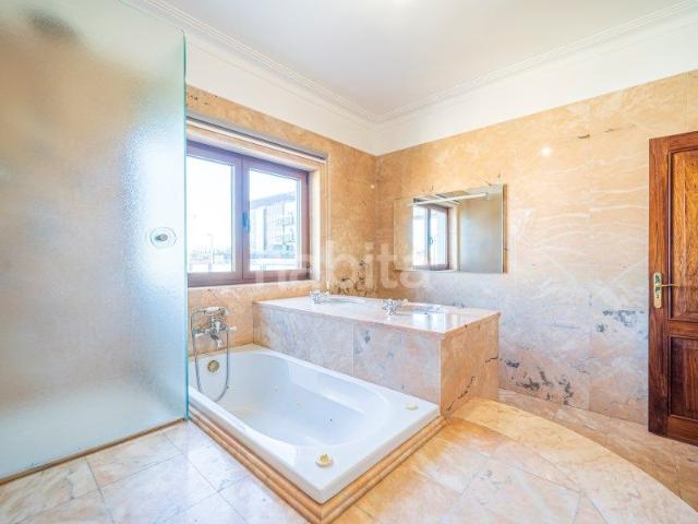 Apartamento T5 em Lisboa