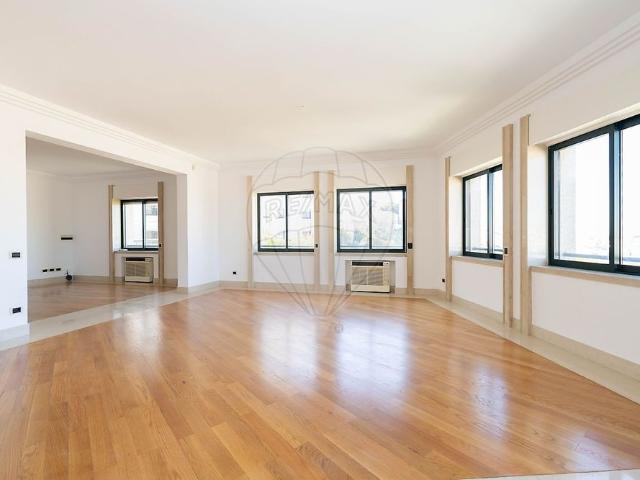 Apartamento T5 em Lisboa