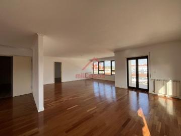 Apartamento T5 em Lisboa