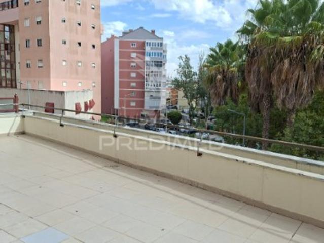 Apartamento T5 em Odivelas