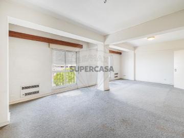 Apartamento T5 em Olivais