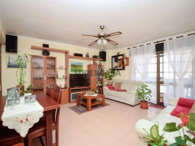Apartamento T5 em Rio de Mouro