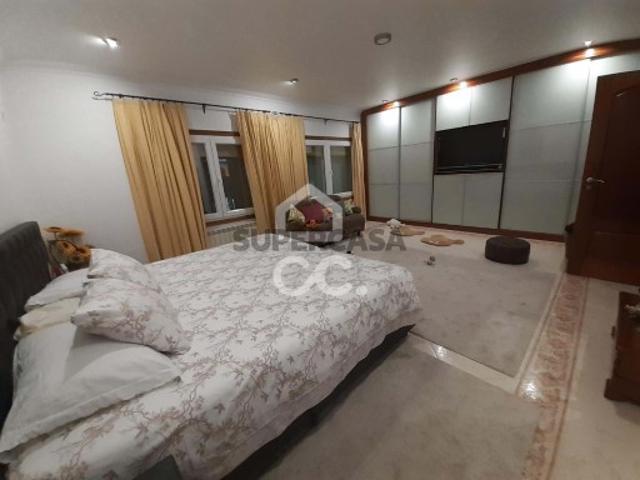 Apartamento T5 em Santa Maria Maior