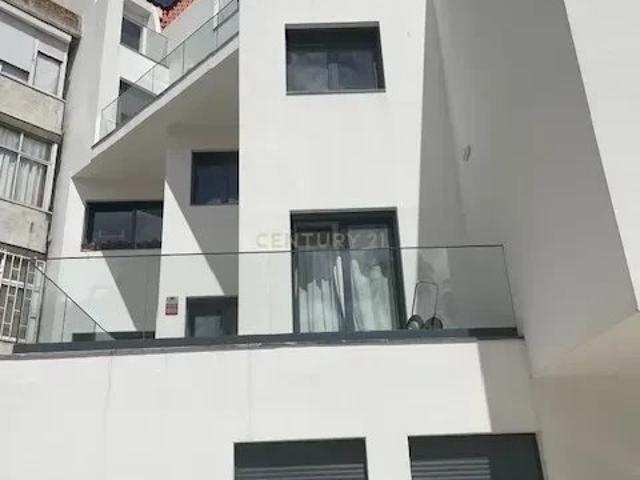 Apartamento T5 em Sacavém, terraços com Vista Panorâmica