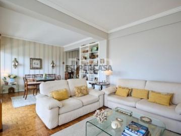 Apartamento T5 ex T6 Avenida Estados Unidos da América