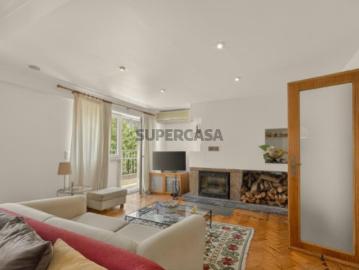 Apartamento T5 luminoso na Av. da Liberdade | Fundão