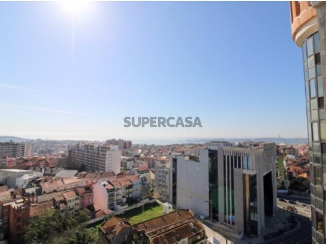 Apartamento T4 nas Torres das Amoreiras