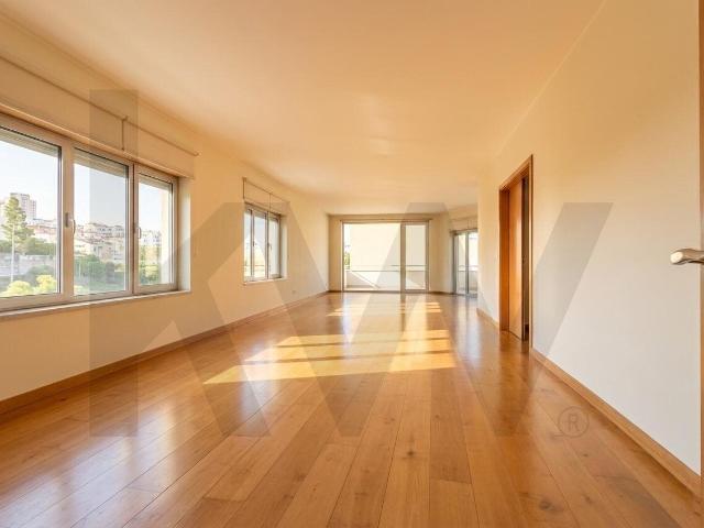Apartamento T5 no Parque das Nações Sul com terraço e vistas. 206m² Olivais