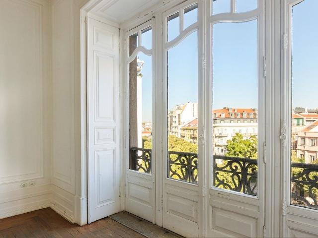 Apartamento T5 para remodelação total, em Lisboa 0m² Santo António