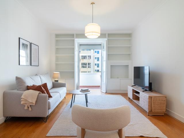 Apartamento T5 remodelado nas Avenidas Novas, Lisboa