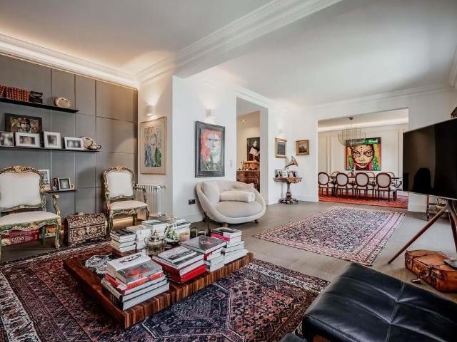 Apartamento T6 totalmente remodelado, para venda entre a Ave. 318m² Santo antónio