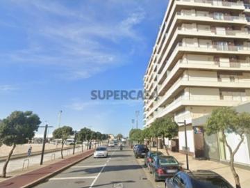 Apartamento T6, usado em frente à praia, Póvoa de Varzim