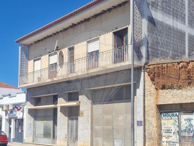 Apartamento T6 à venda em Aljustrel