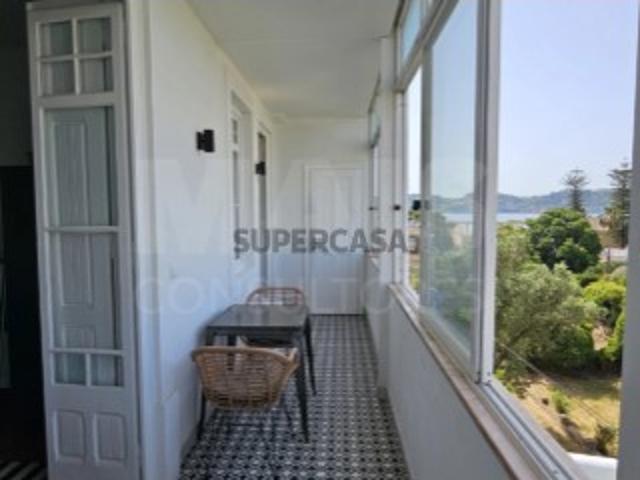 Apartamento T6 em Alcântara
