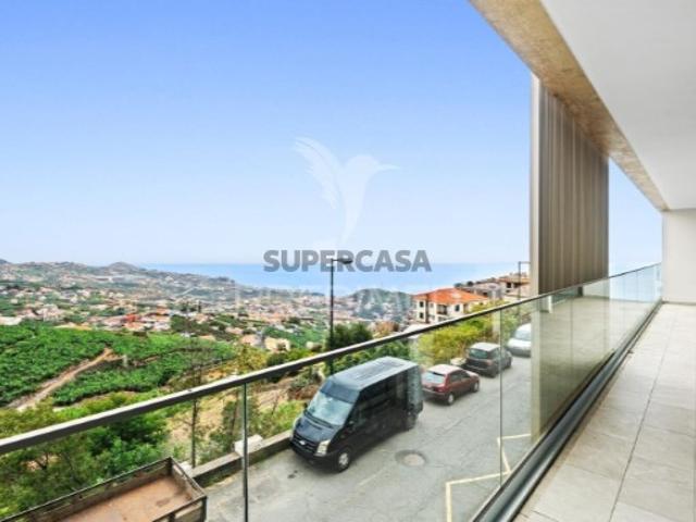 Apartamento T6 em Estreito Câmara de Lobos